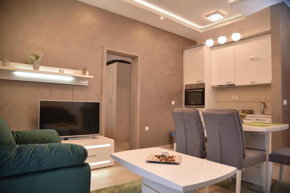 Sofrenic-hotel Adonis Apartment *