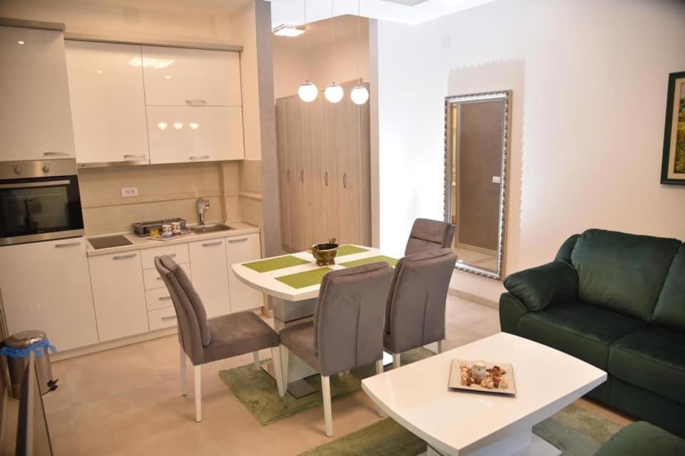Apartment Sofrenic-hotel Adonis